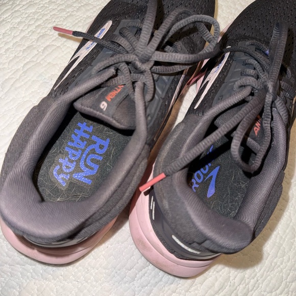 Brooks Women's Grey and Pink Athletic Shoes - Picture 7 of 7